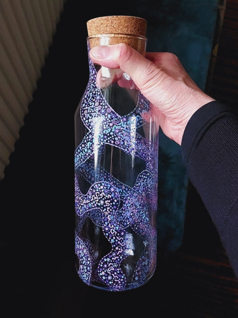 FLOW, CLARITY OF PURPOSE - Glass water bottel 1 liter, handpainted with dots and Light Language Codes in Blue Purple Lilac